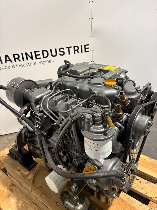Yanmar 3JH2E 38PK marine engine KBW10 2.45 Reversing gear